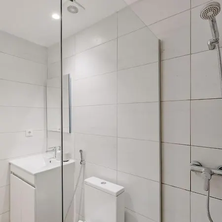 Lovely Studio, Fully Equipped & Near Subway N7 * 리스본