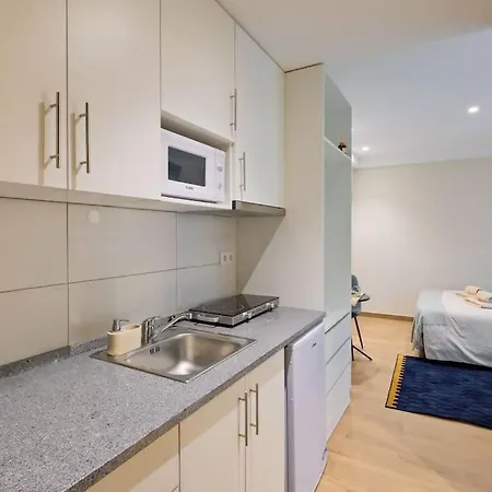 아파트 Lovely Studio, Fully Equipped & Near Subway N7 *