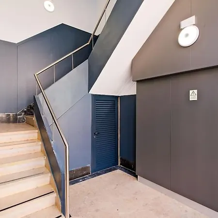 Lovely Studio, Fully Equipped & Near Subway N7 아파트 리스본