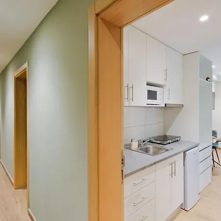 Lovely Studio, Fully Equipped & Near Subway N7 * 리스본